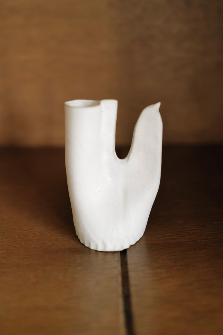 teto ceramics/鳥の一輪刺し（白マット)